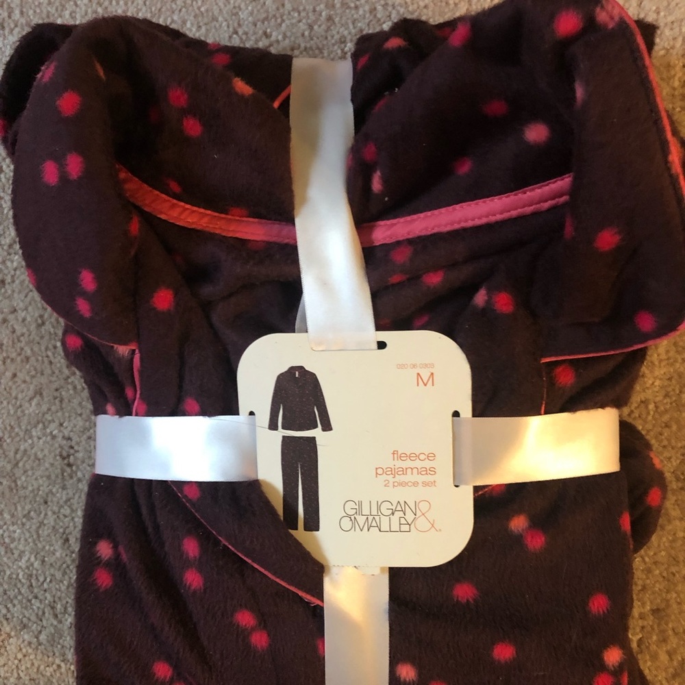 Women’s fleece pajama set.